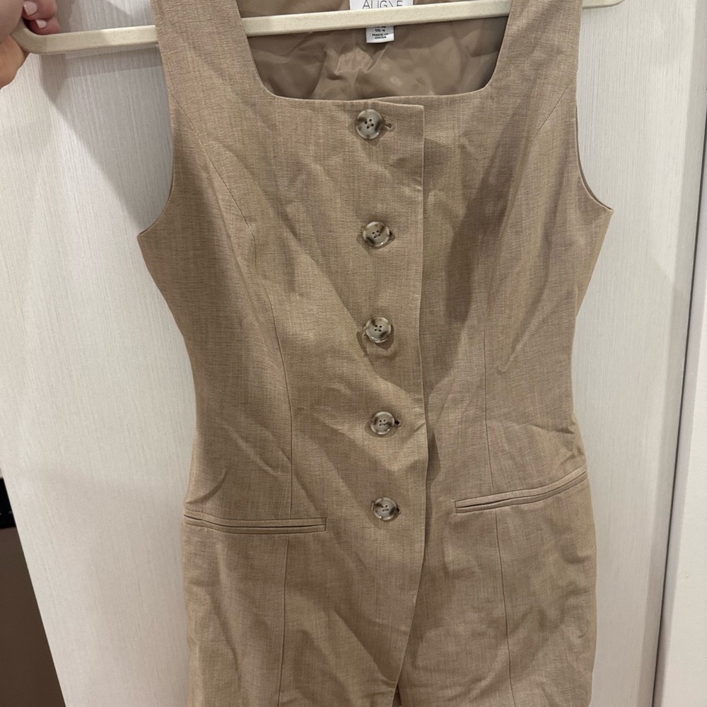 Aligns Tan Sleeveless Button-Down